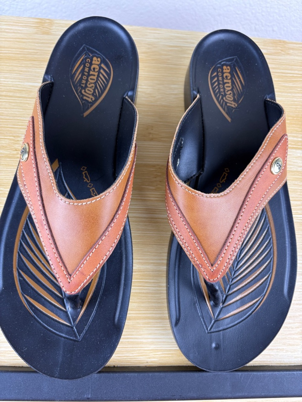 aerosoles Women's Tan Leather Thong Sandals with Cushioned Footbed